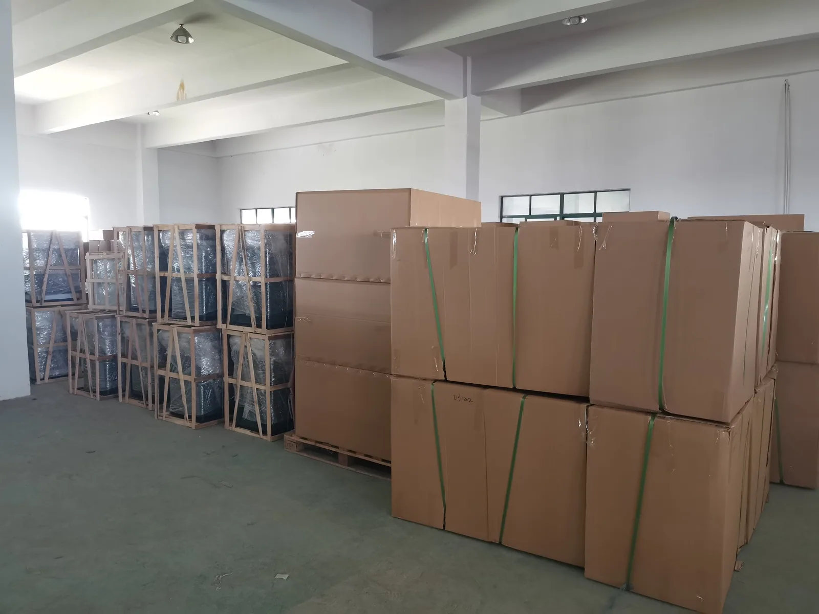 Packed and crated Keshun fixtures ready for export in the Changshu plant