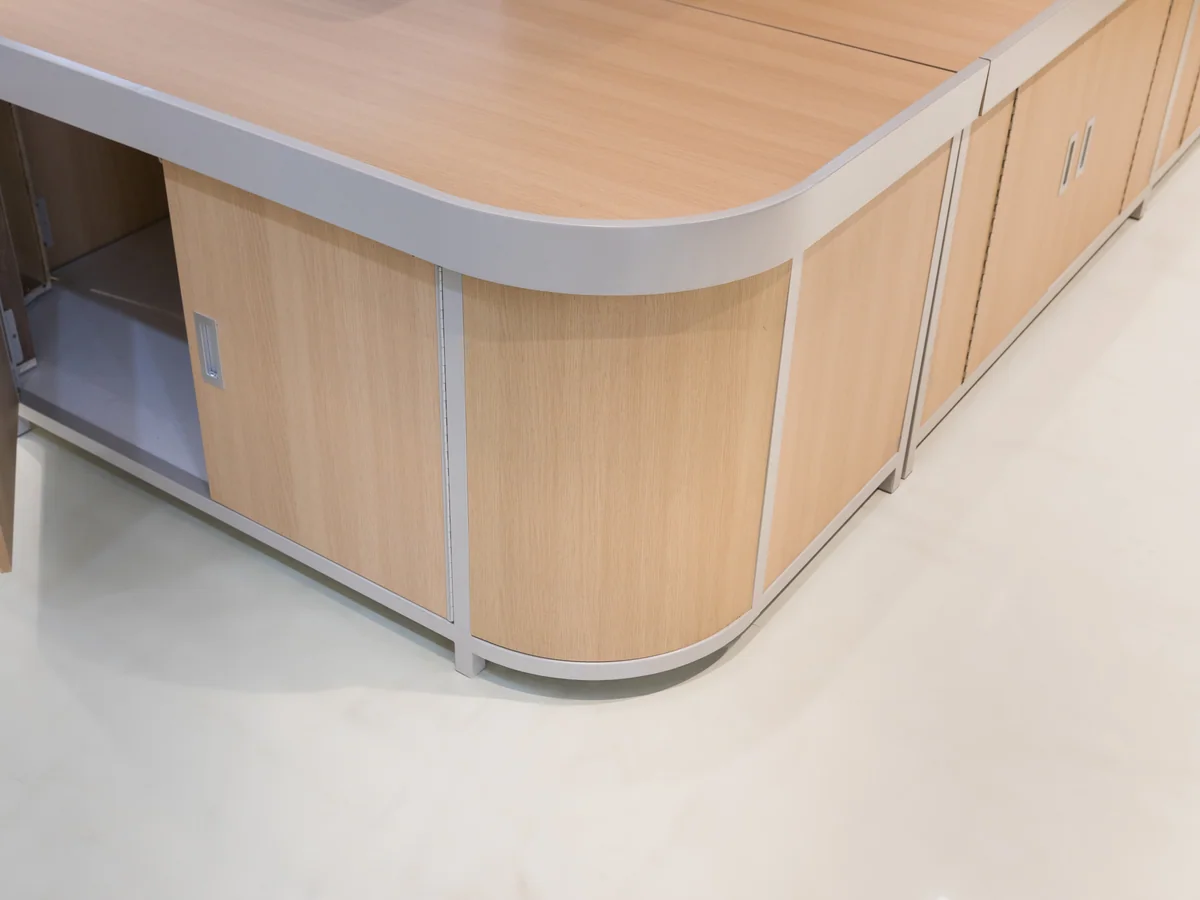 Close-up of the radiused corner of the deck with the pale edging following the curve