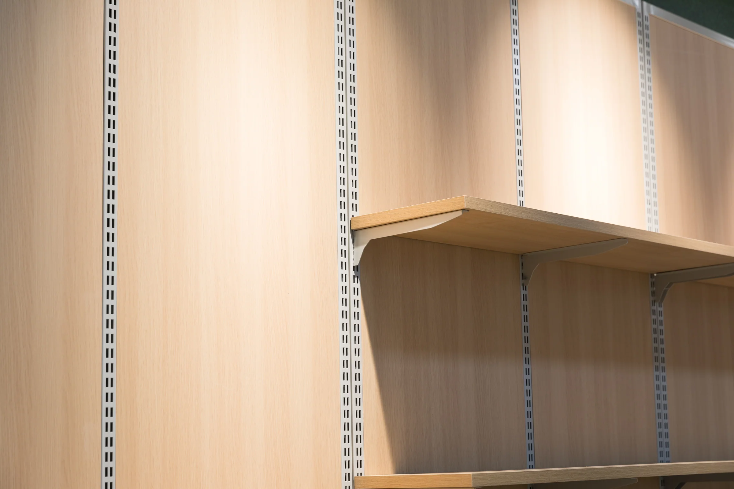 Keshun single sided wall mounted dry goods unit with glazed bins and slotted uprights