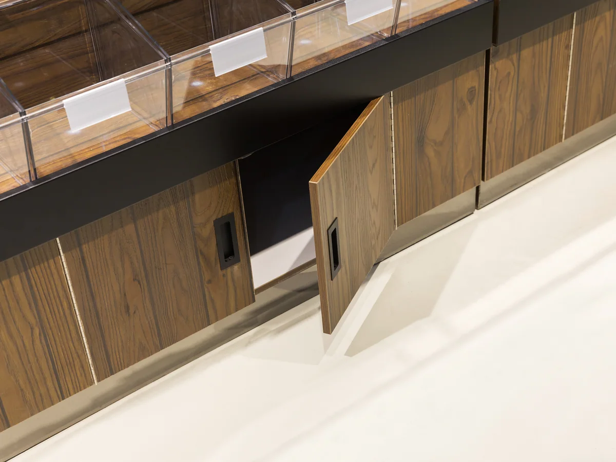 Close-up of the curved end of the base with a cabinet door open
