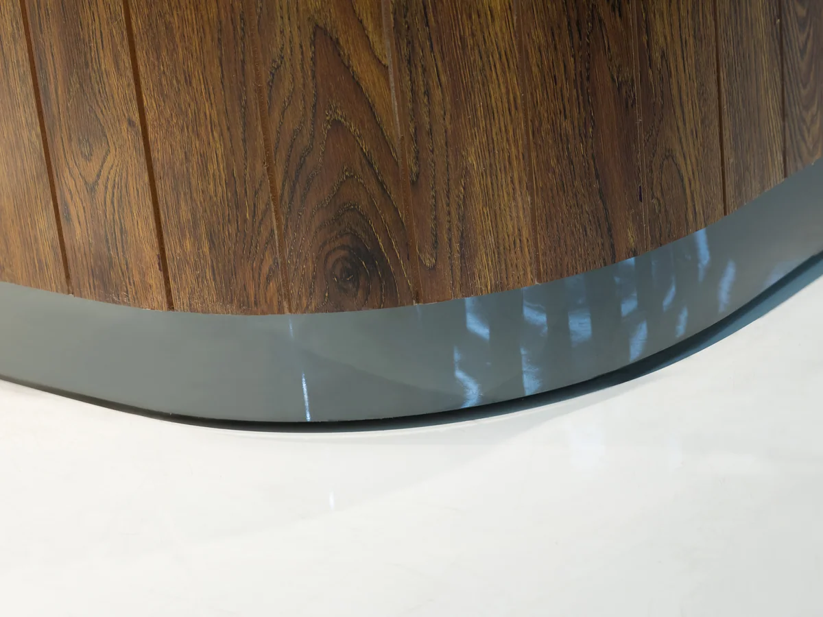 Close-up of the curved acrylic screen wrapping the radiused end of the island