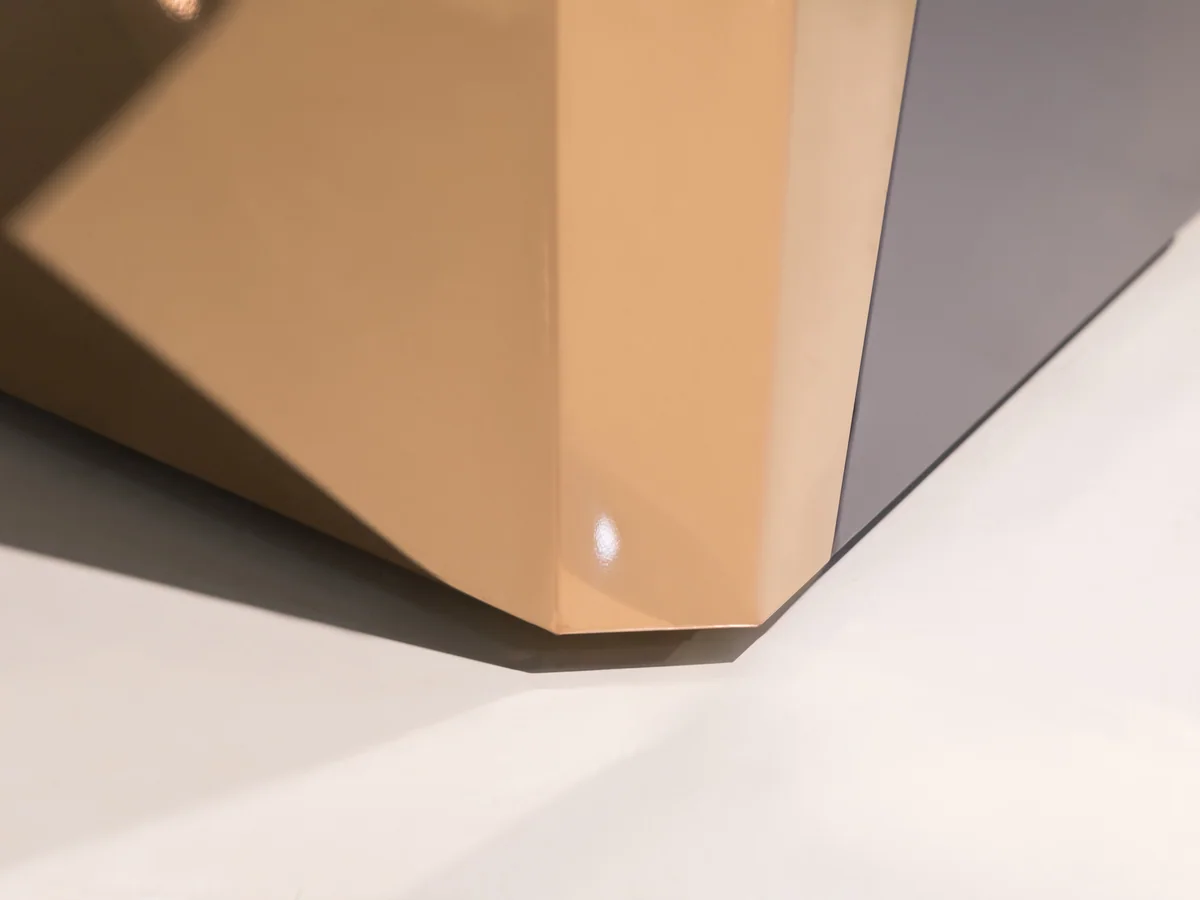 Close-up of the corner where the two legs of the counter meet under the worktop