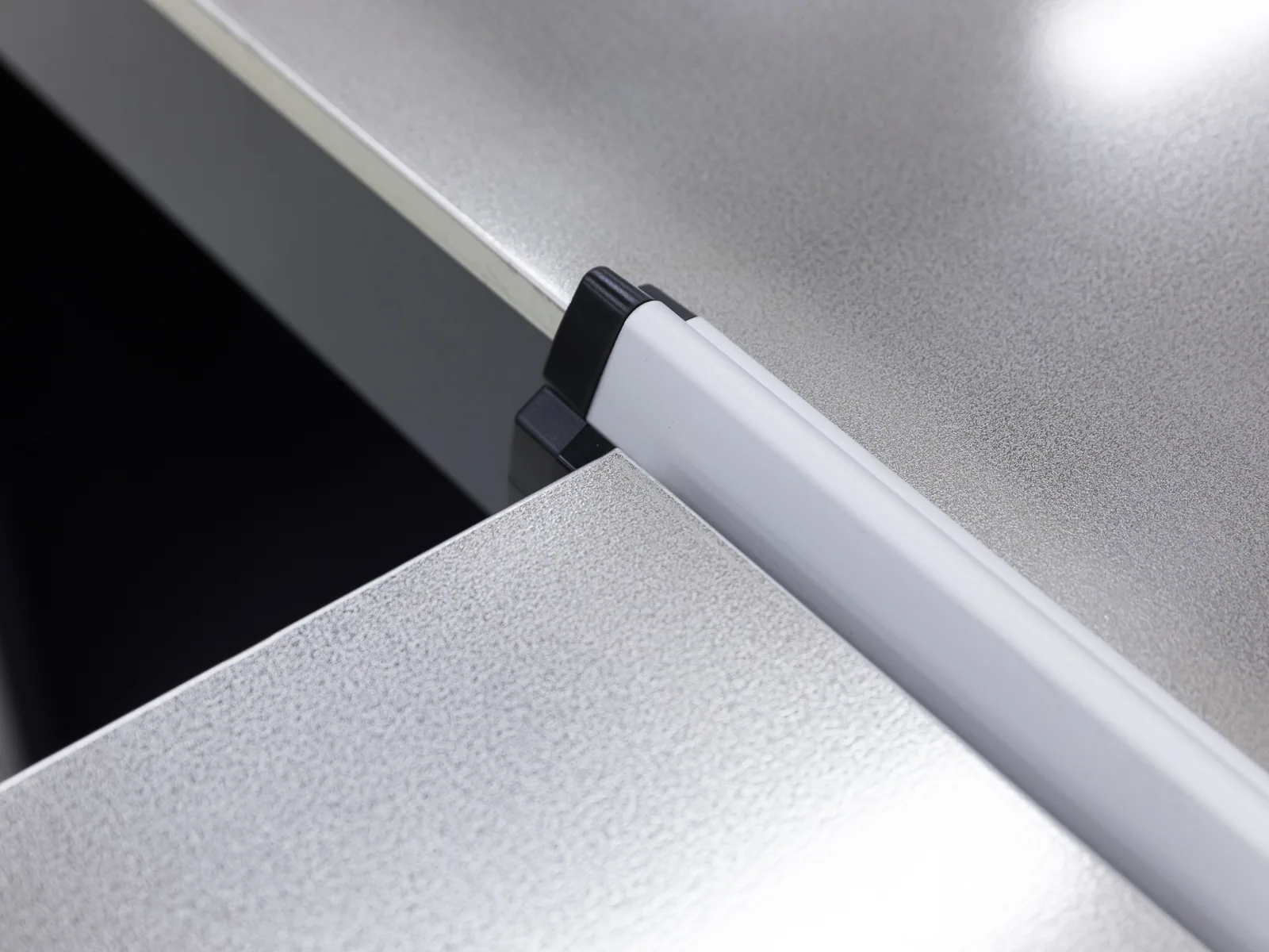 Close view of the mirror polished top and aluminium border on a Keshun cashier counter