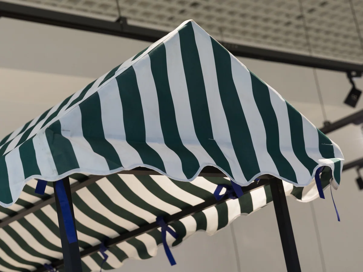 Close-up of the striped canopy over the cart