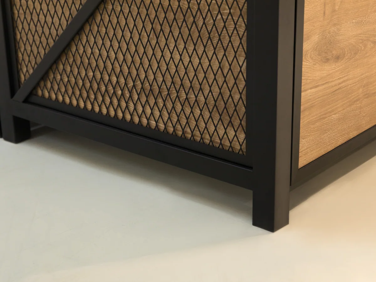 Close-up of the expanded metal mesh side panel
