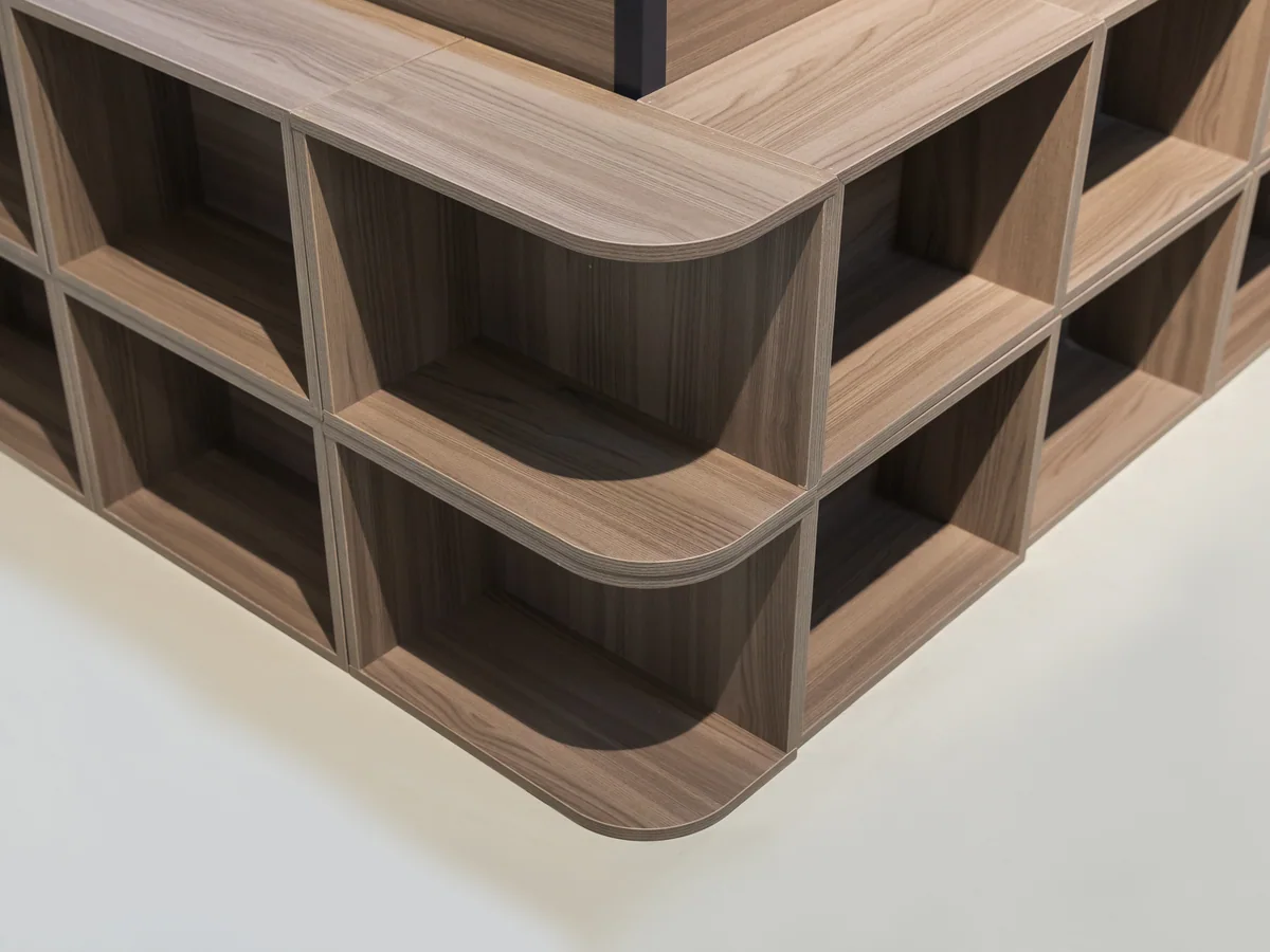 Close-up of the step between two tiers of the stand