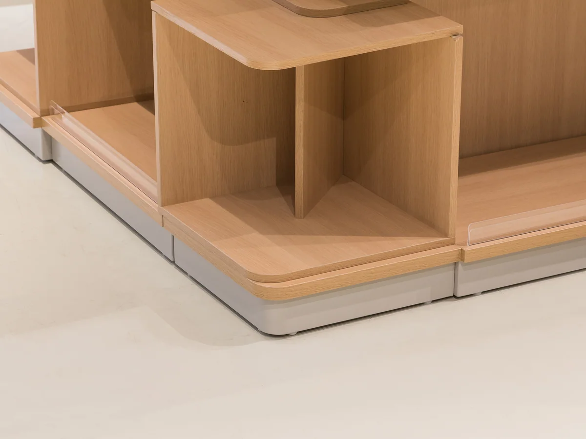 Close-up of the front stop along the edge of an angled shelf