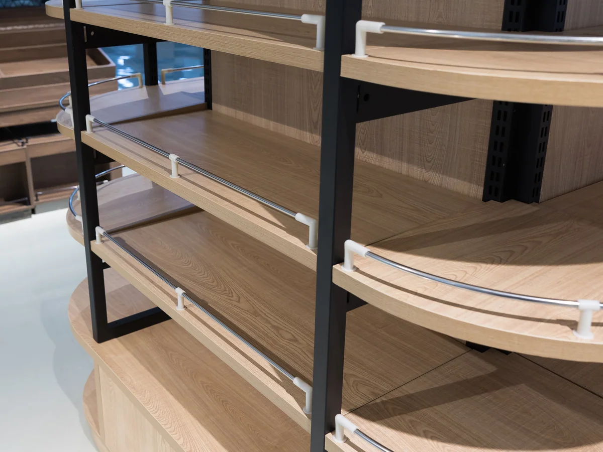 Close-up of a shelf junction where the shelf meets the core