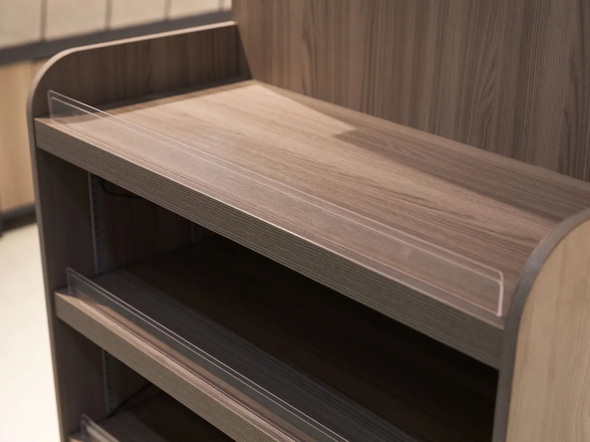 Close-up of the slotted upright carrying the shelves