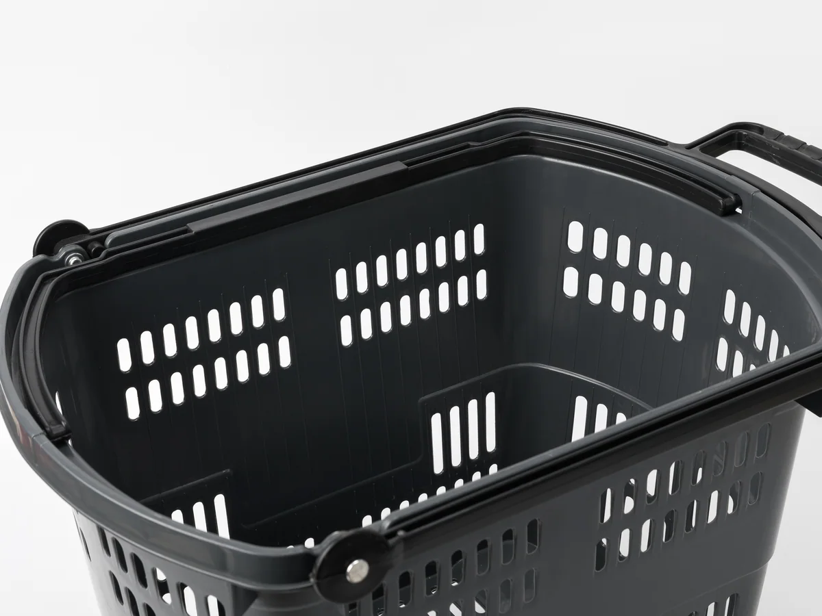 Close-up of the moulded grab handle at the basket rim