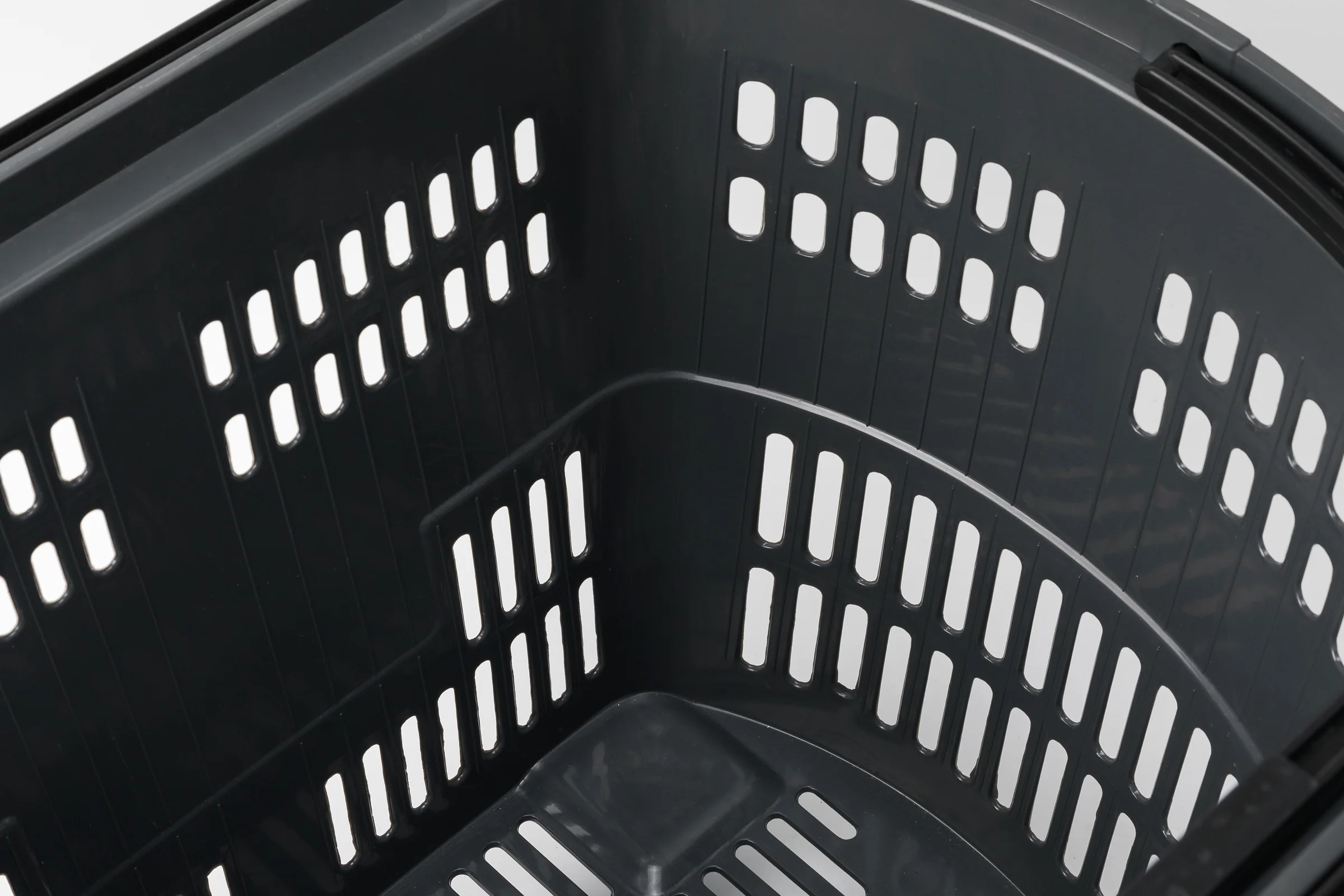 Keshun black roller basket with grab handle for supermarket use