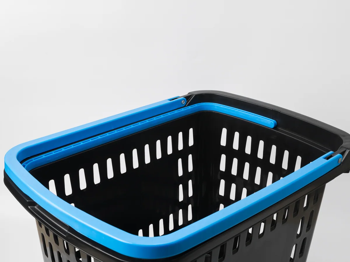 Close-up of the blue moulded rim over the dark body