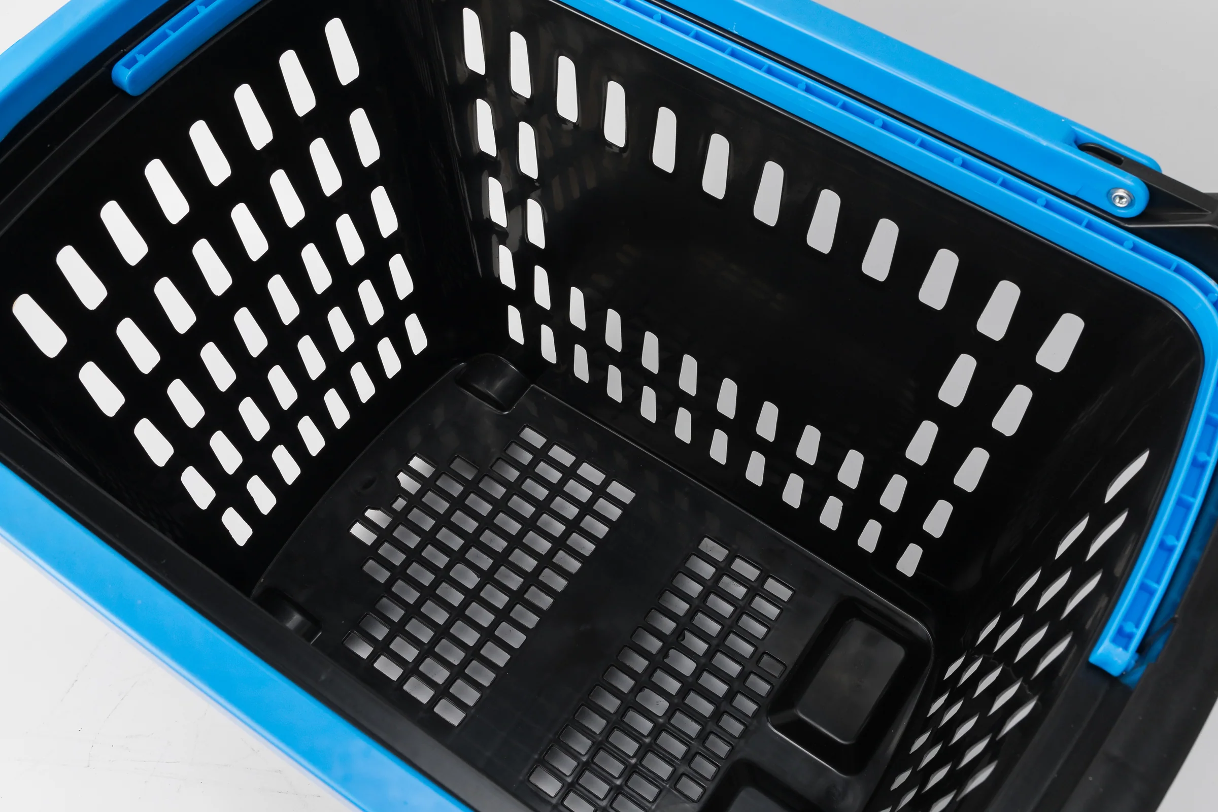 Keshun roller basket with blue rim for supermarket use