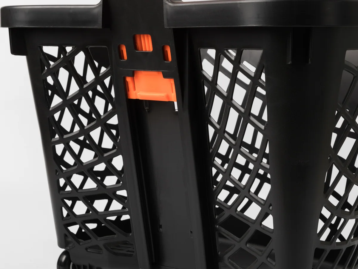 Close-up of the grab handle mounting into the rim