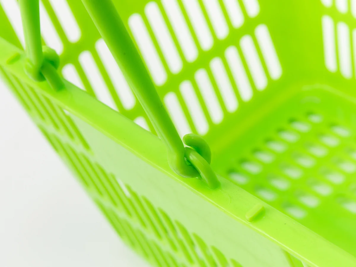 Close-up of the stacking taper on the basket wall