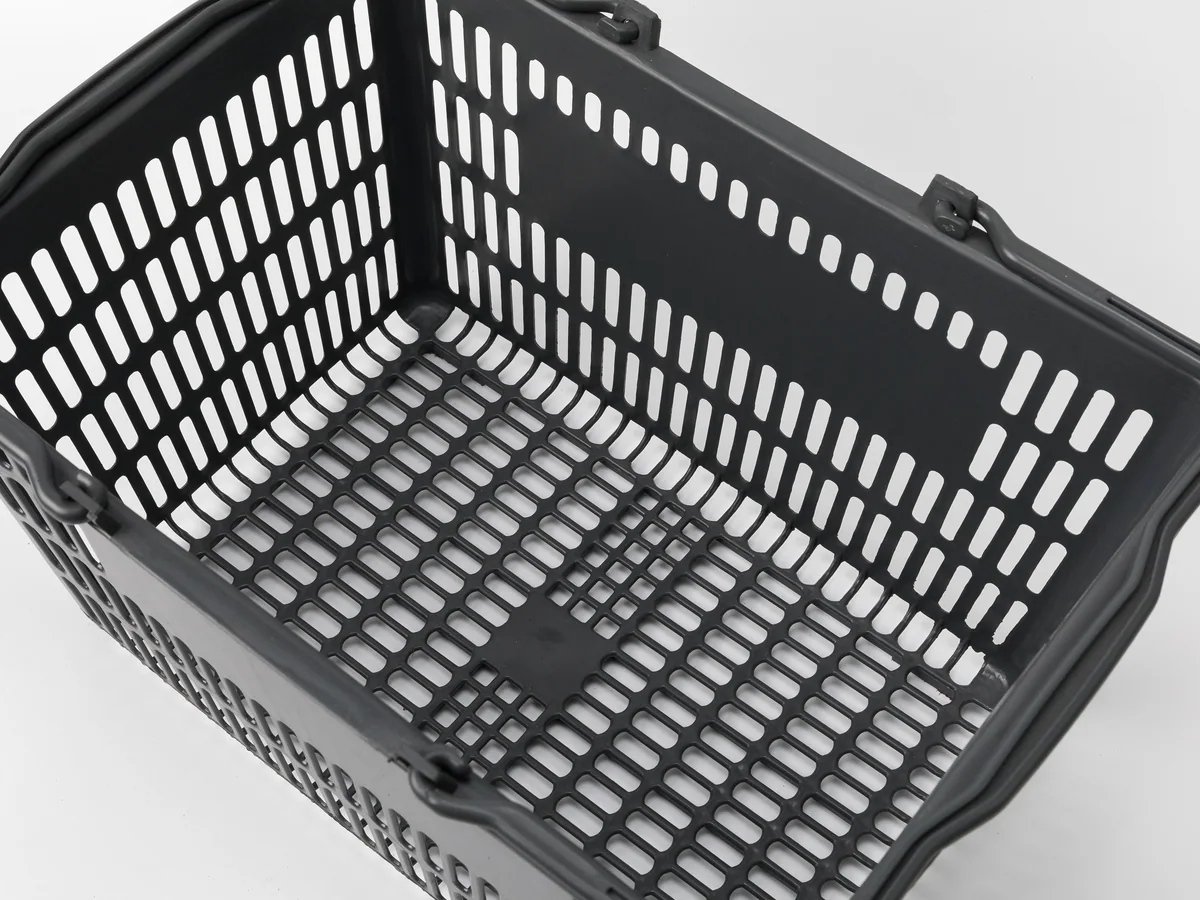 Close-up of the perforated wall of the compact basket